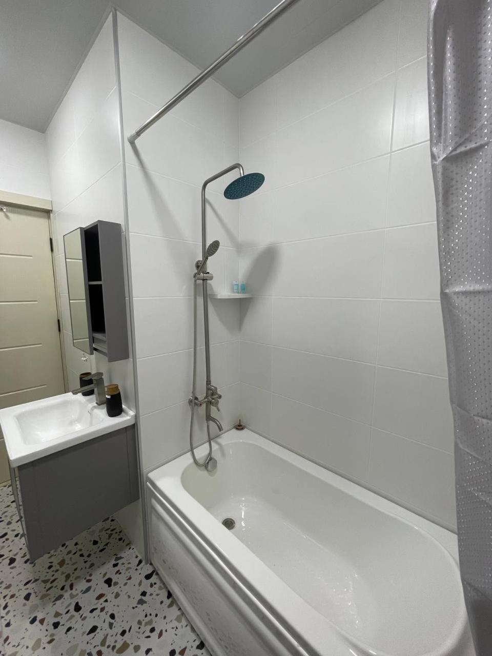 Guest House Nima Κουτάισι Εξωτερικό φωτογραφία